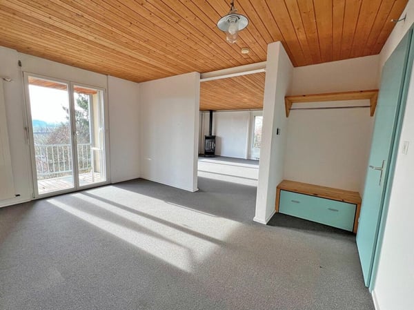 Liegenschaft mit zwei Wohnungen und Garage 15