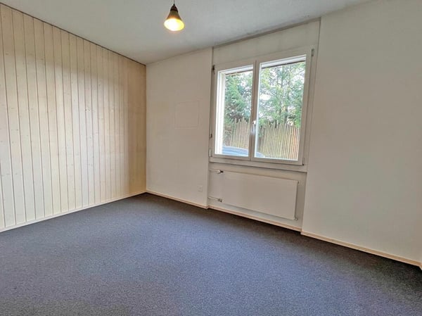 Liegenschaft mit zwei Wohnungen und Garage 22