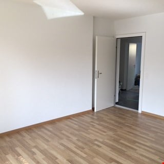 2-Zimmerwohnung mit grossem sonnigem Balkon 9