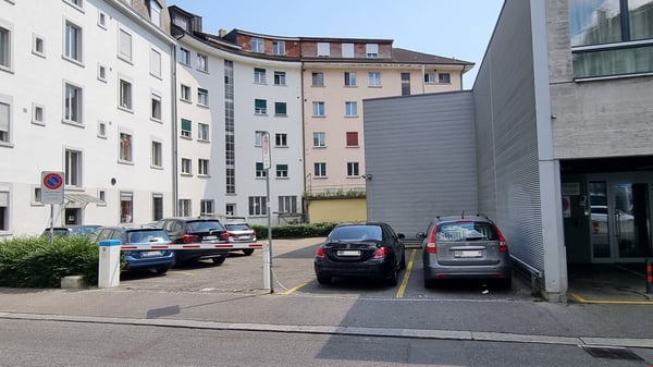 Parkplatz im Zentrum von Biel/Bienne – hinter Barriere 2