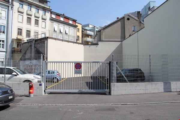Gesicherter Parkplatz im Herzen von Biel/Bienne zu vermieten 1