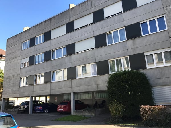 Grosser gedeckter Aussenparkplatz im Gurzelenquartier zu vermieten 1