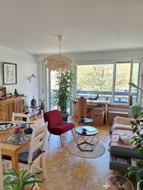 Grosszügige und moderne 2.5-Zimmerwohnung mit Balkon 2