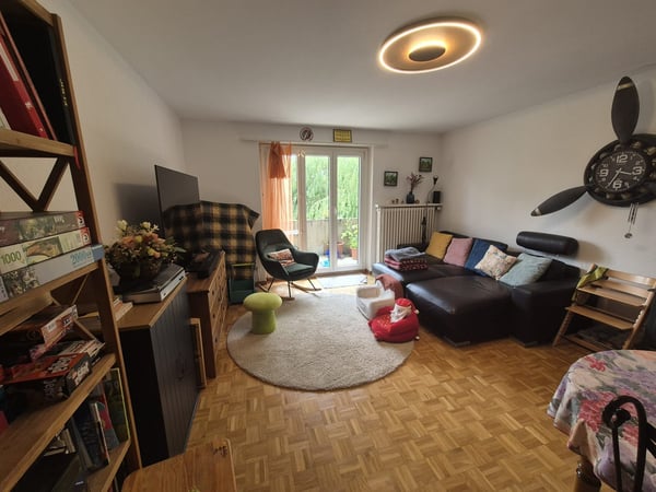 Helle 4.5-Zimmerwohnung mit Balkon in Brügg 2