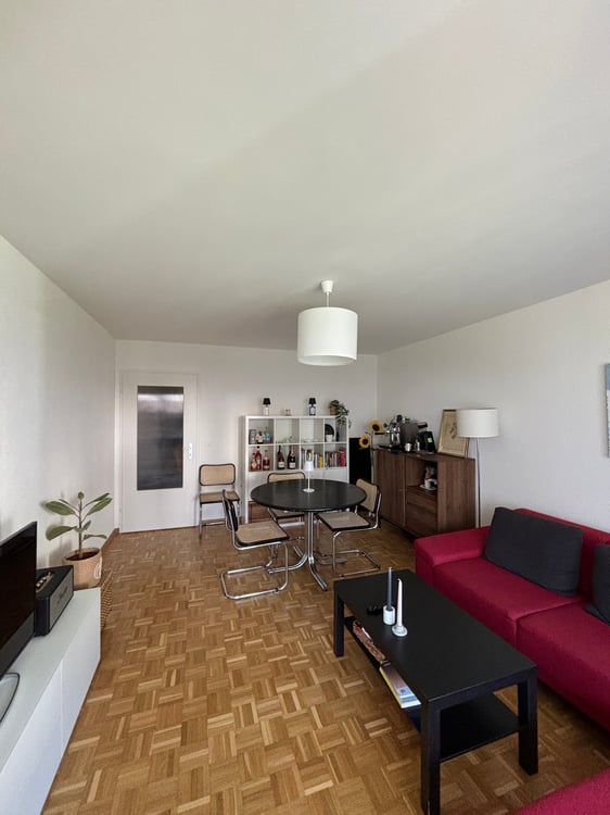 Top sanierte 2-Zimmerwohnung mit grossem Balkon in Biel 4
