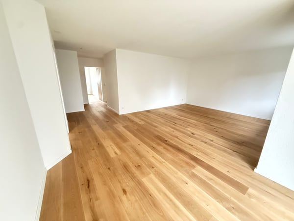 ERSTVERMIETUNG nach Sanierung: 4.5-Zi-Wohnung mit Balkon im Eigentumsstandart 4