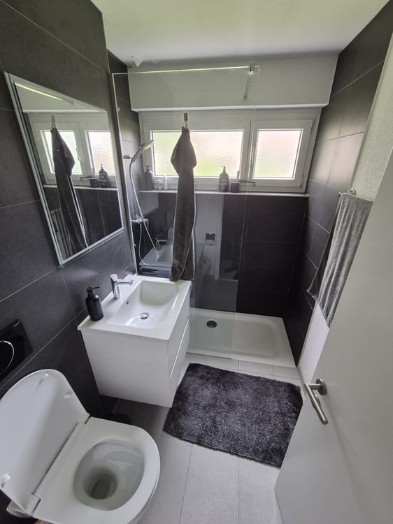 Moderne 3.5-Zimmer-Wohnung mit Balkon in Brügg 2