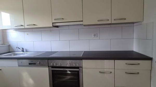 Helle 2-Zimmer-Wohnung mit Balkon in Brügg – sofort verfügbar! 3