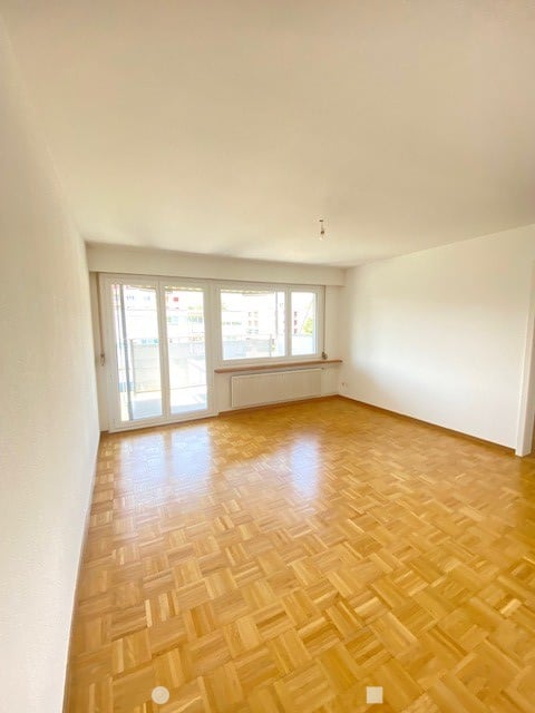 Moderne 2.5-Zimmerwohnung mit Balkon & Gartenblick – ab 1. November in Biel 3