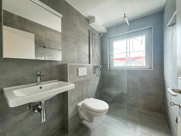 Zweitbezug nach umfassender Sanierung - Moderne 3.5-Zimmerwohnung mit zwei Balkonen – 2