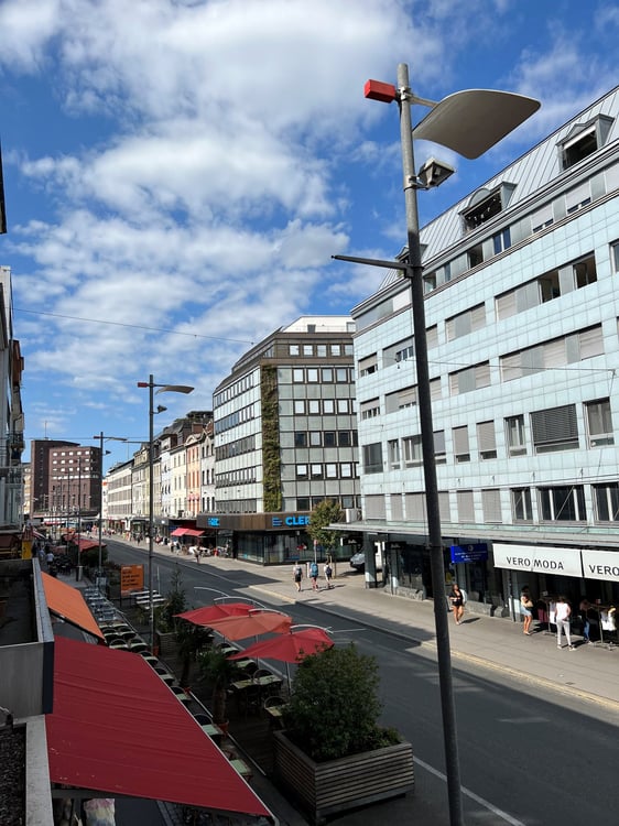 Moderne 2.5-Zimmer-Wohnung an zentraler Lage in Biel 10