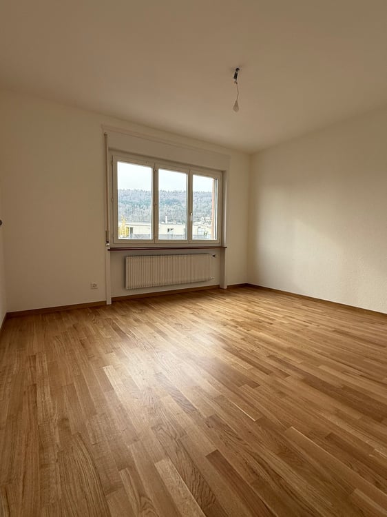 Stillvolle zentral gelegene 3.5-Zimmerwohnung mit grossem Balkon 12