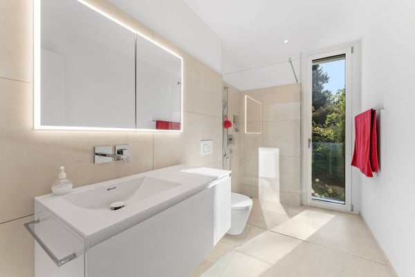 Exklusive 2.5-Zimmer-Traumwohnung mit Seeblick am Oberfeldweg in Bellmund 12