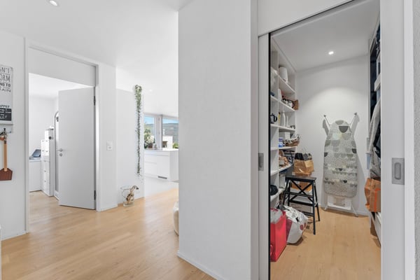 Exklusive 2.5-Zimmer-Traumwohnung mit Seeblick am Oberfeldweg in Bellmund 13