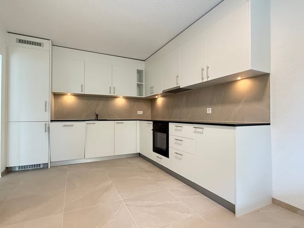 ERSTVERMIETUNG nach Sanierung: 1.5-Zi-Wohnung mit Balkon im Eigentumsstandart 1