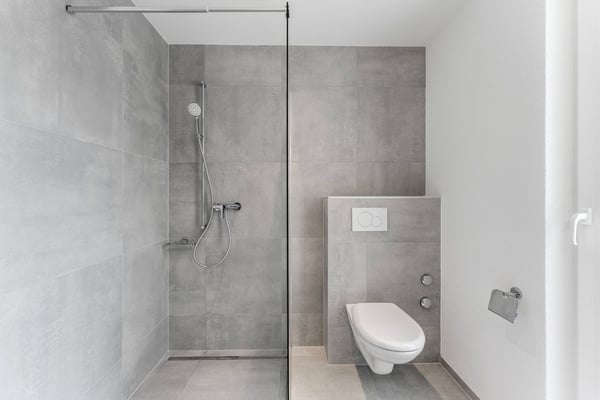 Moderne 2.5-Zimmer-Attikawohnung mit zwei grosszügigen Terrassen in Nidau 4