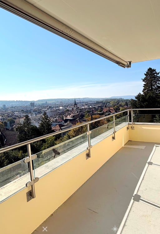 Helle 3-Zimmerwohnung mit Balkon, See- und Alpensicht in Biel 1
