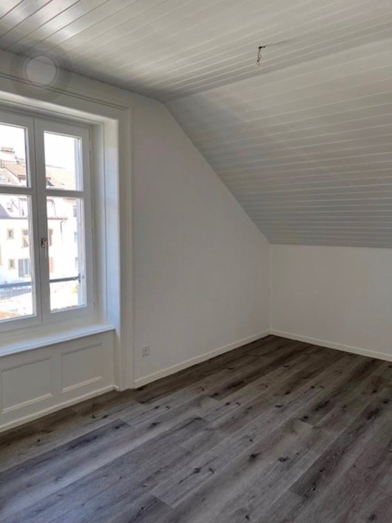 Charmante 3-Zimmer-Dachwohnung mit modernem Ausbau in Biel 10