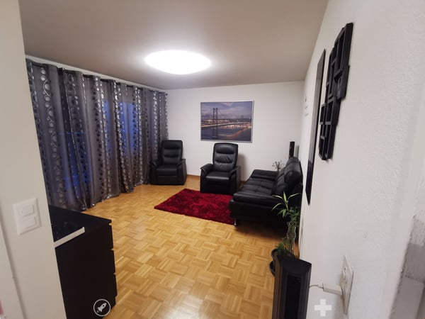 Attraktive 5.5-Zimmerwohnung mit Balkon in Biel 2