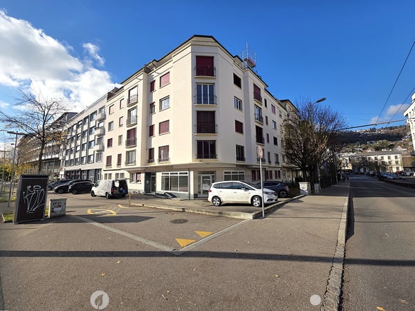 ERSTVERMIETUNG nach Komplettsanierung: Sonnige 4.5-Zi-Wohnung im Zentrum 1