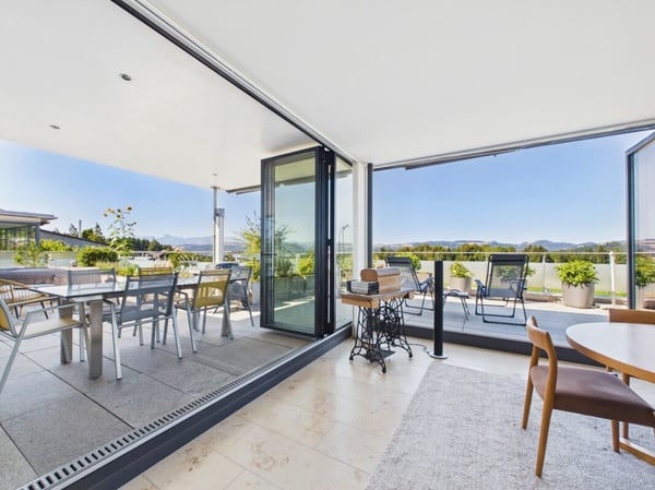 Exklusives 5½-Zimmer-Terrassenhaus mit Weitsicht 6