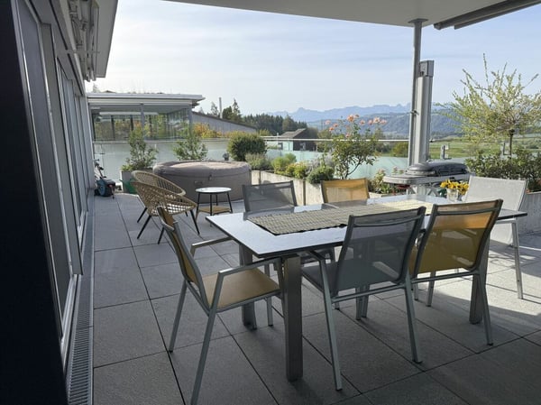 Exklusives 5½-Zimmer-Terrassenhaus mit Weitsicht 3