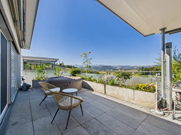 Exklusives 5½-Zimmer-Terrassenhaus mit Weitsicht 8