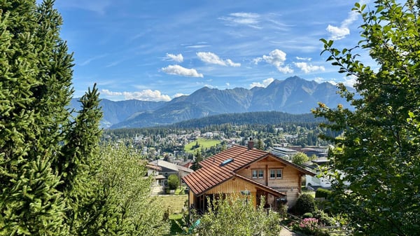 Wohnen mit Charme, direkt an der Skipiste und mit traumhafter Aussicht 8