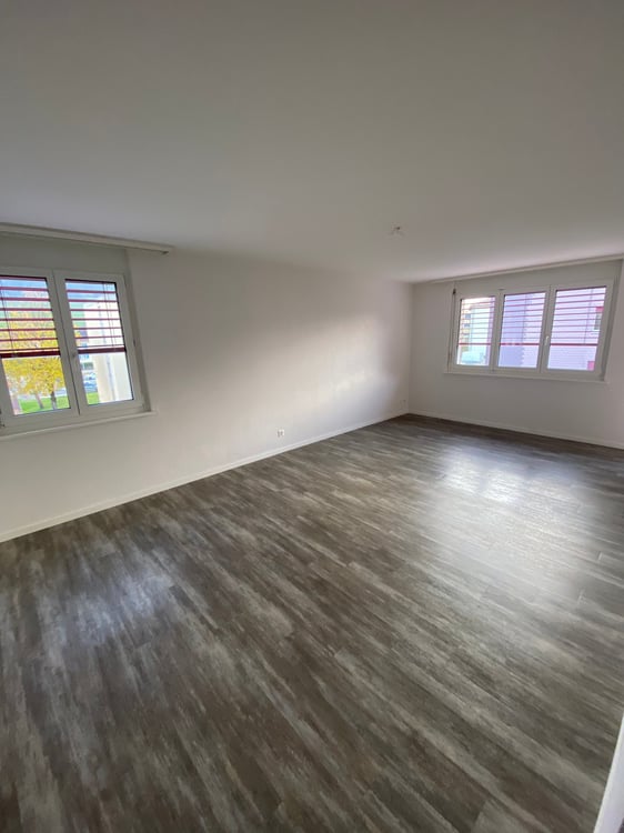 Spacieux appartement de 4.5 pièces avec balcon à Fleurier 2