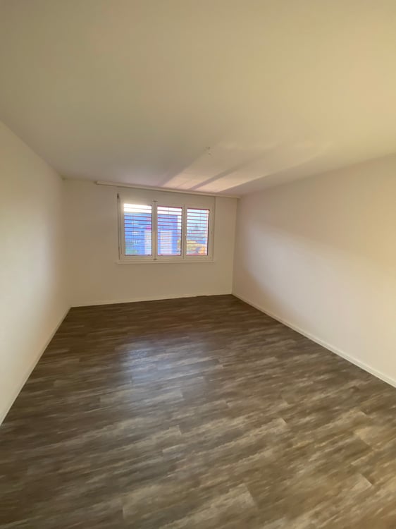 Spacieux appartement de 4.5 pièces avec balcon à Fleurier 3