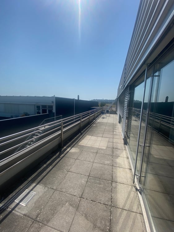 Espace industriel avec cuisine, WC et terrasse à Milvignes 9