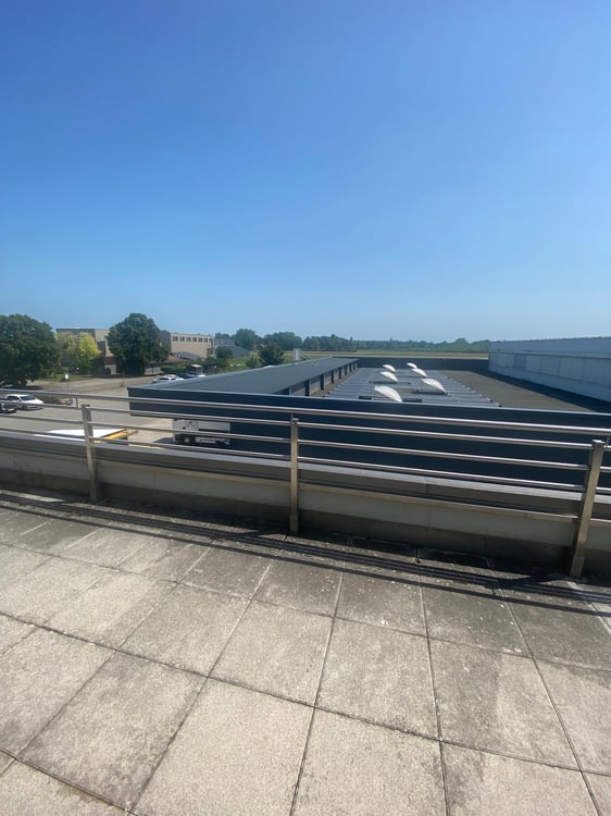 Espace industriel avec cuisine, WC et terrasse à Milvignes 11