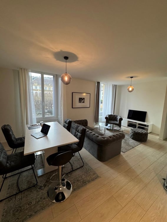 Magnifique 1.5 pièces avec colonne de lavage idéalement situé au centre-ville de Neuchâtel 1