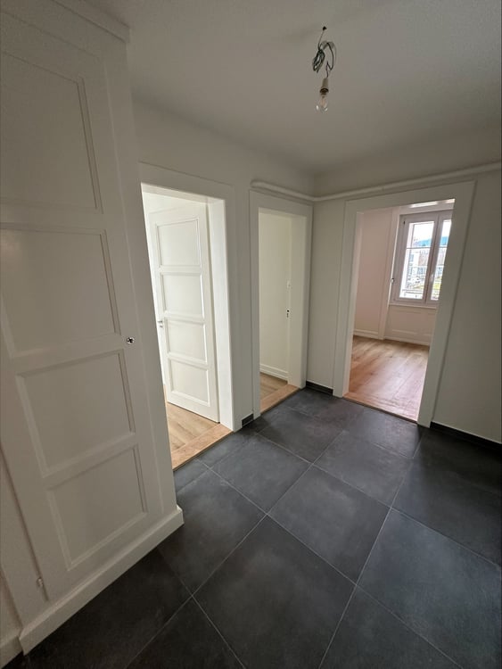 Magnifique appartement de 1.5 pièces avec balcon panoramique à Neuchâtel 6