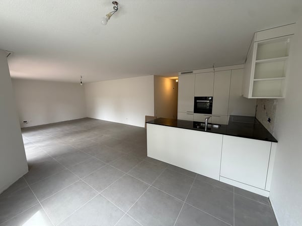 Appartement lumineux de 4.5 pièces avec balcon à Corcelles 3