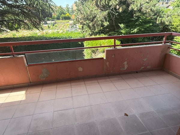 Appartement lumineux de 5.5 pièces avec balcon à Corcelles 16
