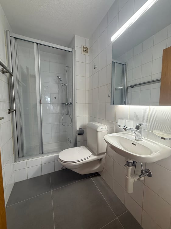 Appartement lumineux de 5.5 pièces avec balcon à Corcelles 13