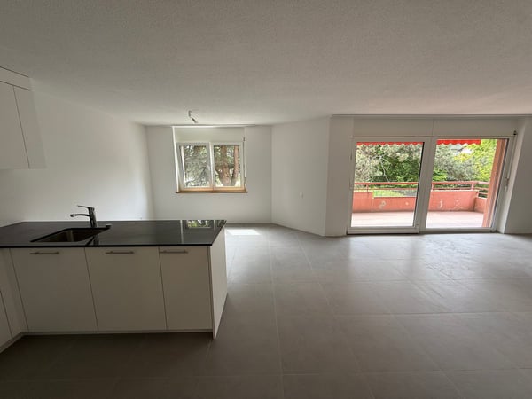 Appartement lumineux de 4.5 pièces avec balcon à Corcelles 4
