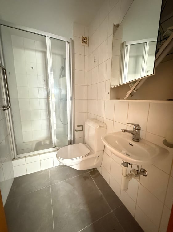 Appartement lumineux de 4.5 pièces avec balcon à Corcelles 11