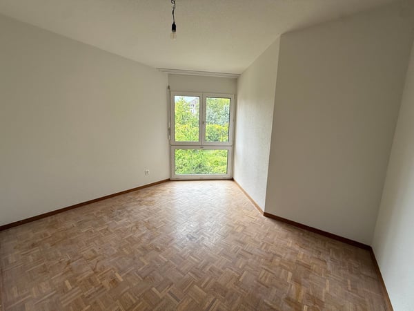 Appartement lumineux de 4.5 pièces avec balcon à Corcelles 8