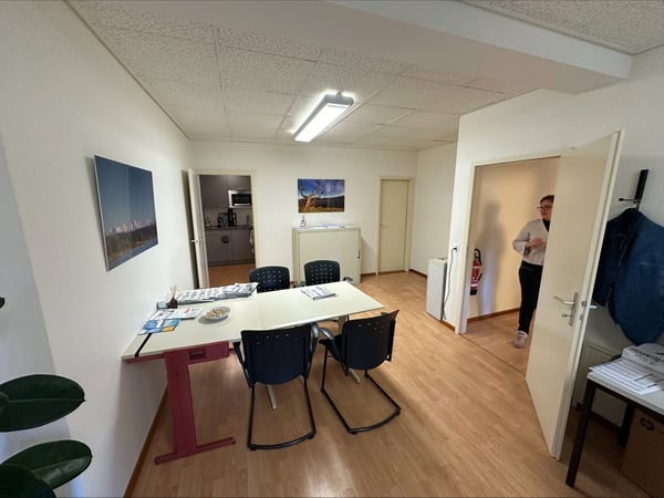 Bureau lumineux de 4 pièces au cœur de Neuchâtel 6
