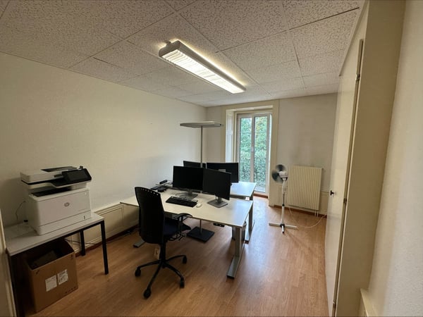 Bureau lumineux de 1 pièces au cœur de Neuchâtel 4