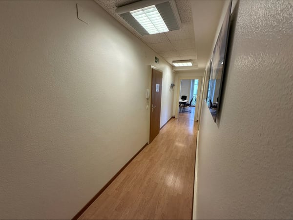 Bureau lumineux de 4 pièces au cœur de Neuchâtel 11