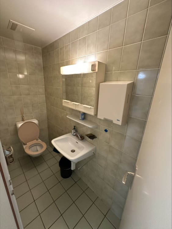 Bureau lumineux de 4 pièces au cœur de Neuchâtel 12