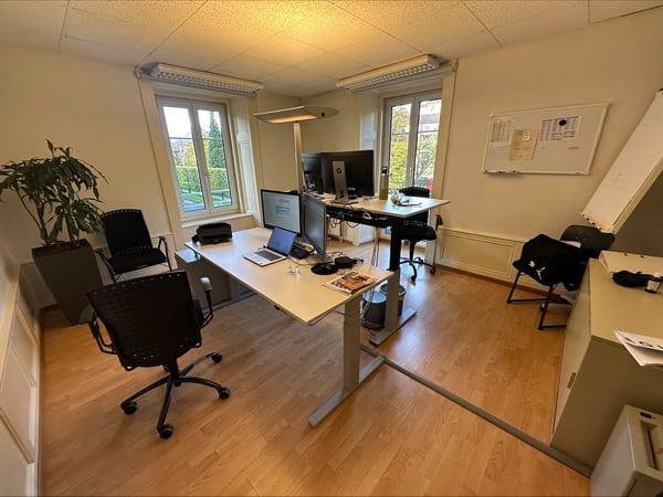 Bureau lumineux de 4 pièces au cœur de Neuchâtel 4