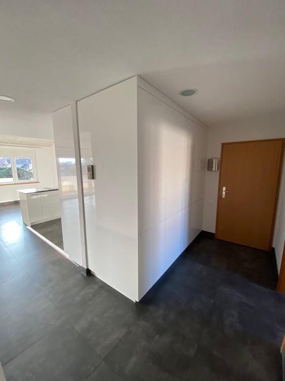 Spacieux appartement de 5.5 pièces avec balcon à Corcelles 10