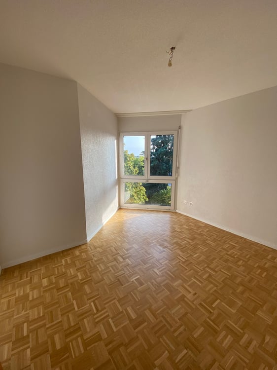 Spacieux appartement de 5.5 pièces avec balcon à Corcelles 6