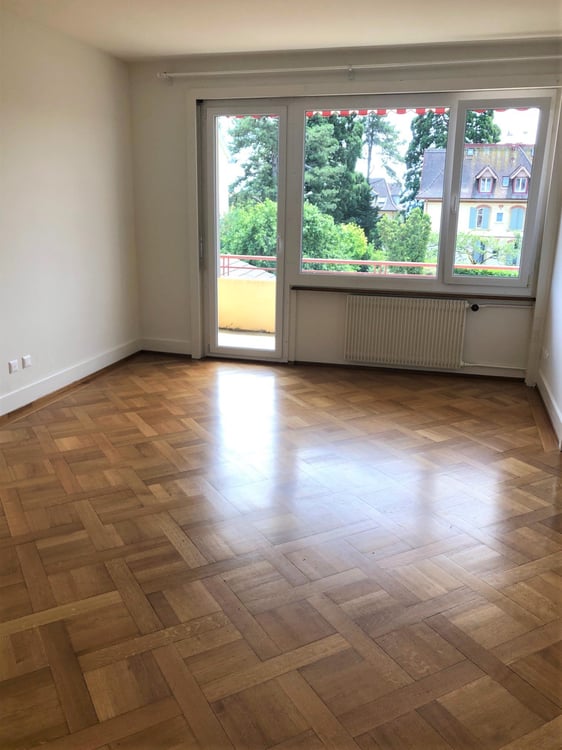 Spacieux appartement de 4 pièces avec balcon à Peseux 2