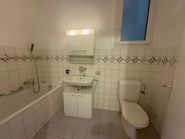 Charmant studio avec balcon à Neuchâtel 4