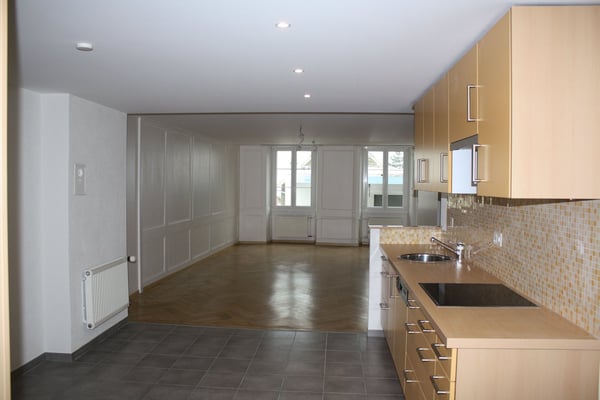 Spacieux appartement de 5.5 pièces avec balcon à Corcelles-Peseux 1